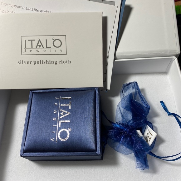 Ring - Picture 2 of 8